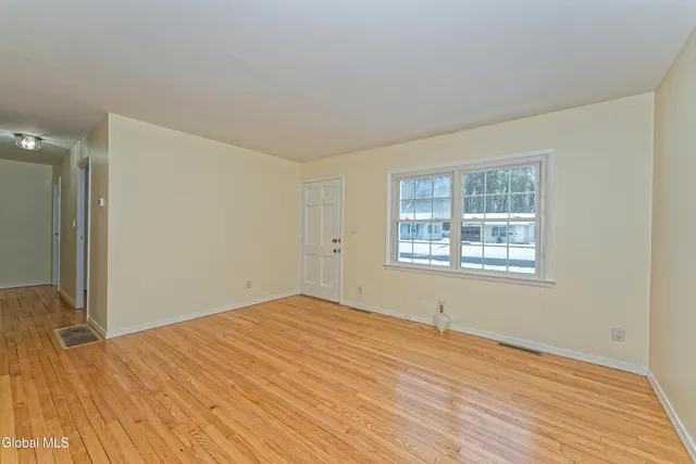 $299,900 | 26 Mildred Lane, Colonie, NY 12110