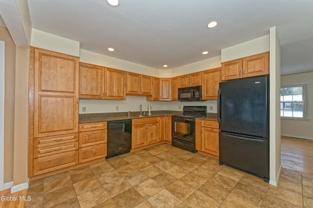 $299,900 | 26 Mildred Lane, Colonie, NY 12110