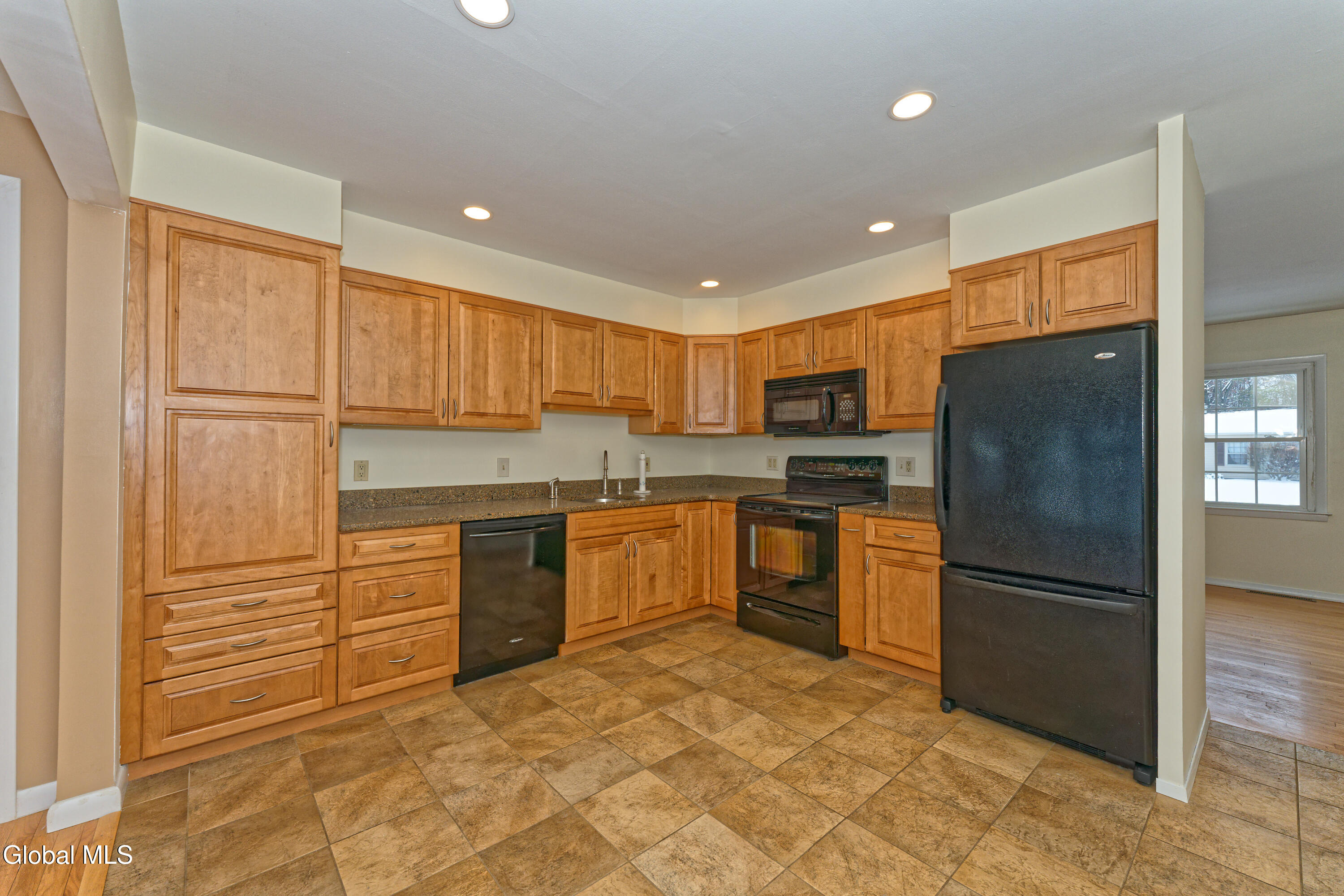 26 Mildred Lane Colonie, NY 12110 - Photo 6 of 21 2 Kitchen 2