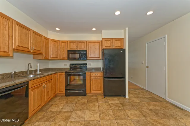 $299,900 | 26 Mildred Lane, Colonie, NY 12110