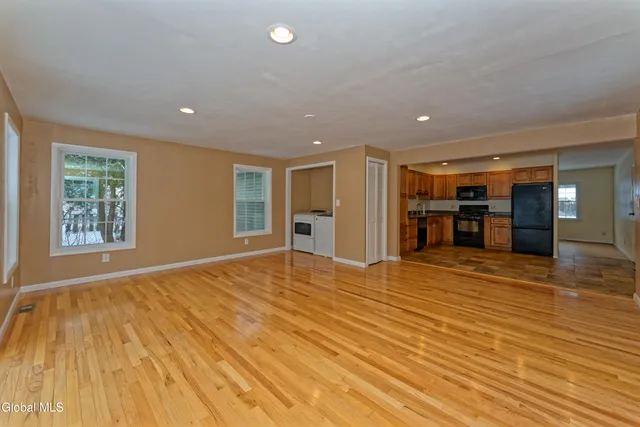 $299,900 | 26 Mildred Lane, Colonie, NY 12110