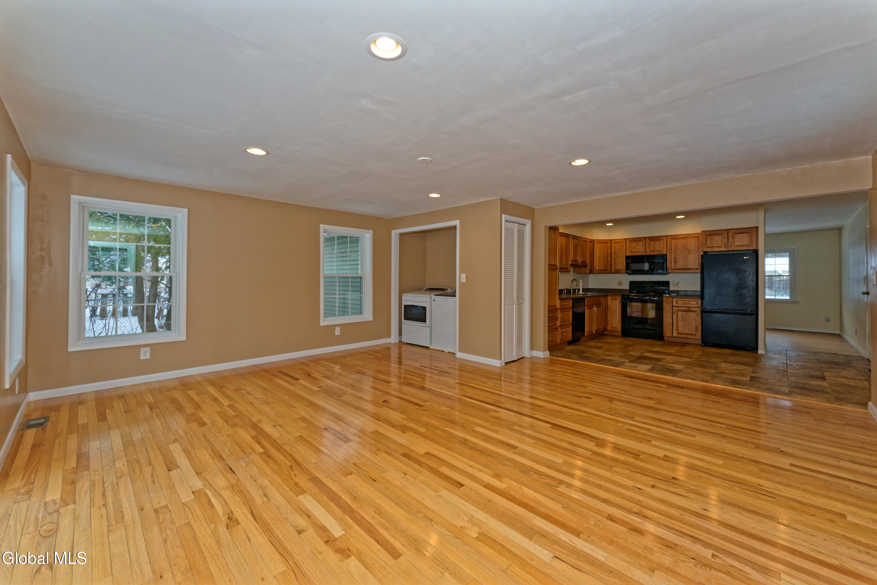 26 Mildred Lane Colonie, NY 12110 - Photo 9 of 21 3 Familyroom 2