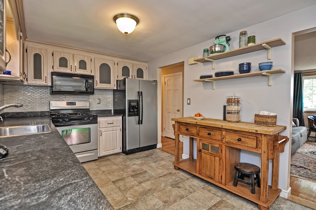 121 Rustcraft Road Dedham, MA 02026 - Photo 4 of 27 Gallery Image 4