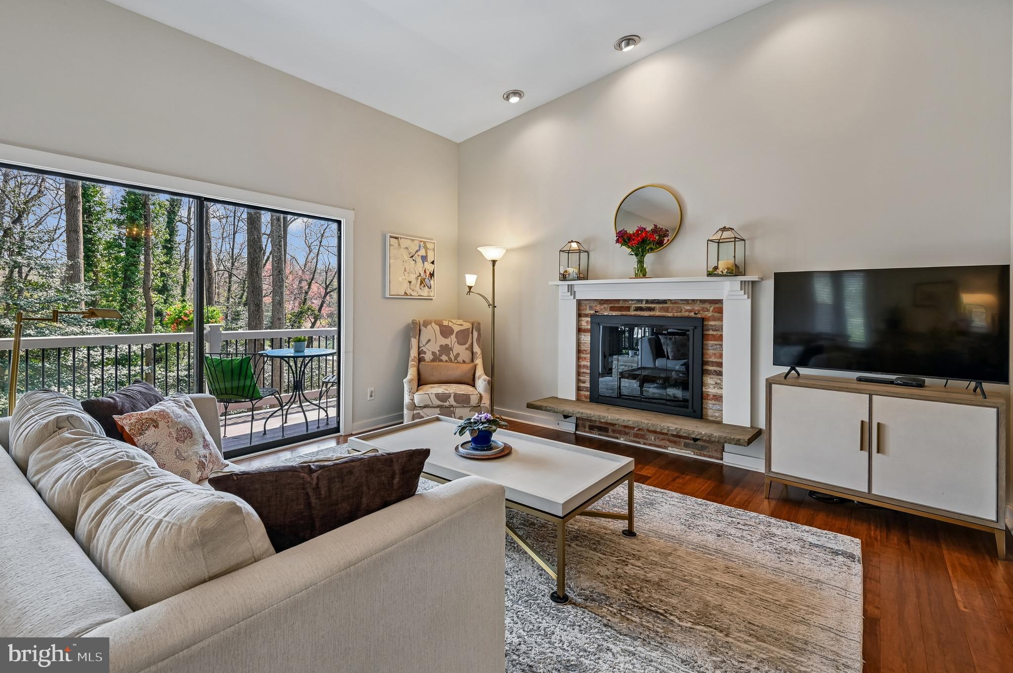 2654 Ogleton Road Annapolis, MD 21403 - Photo 8 of 47 Walls of windows and water views
