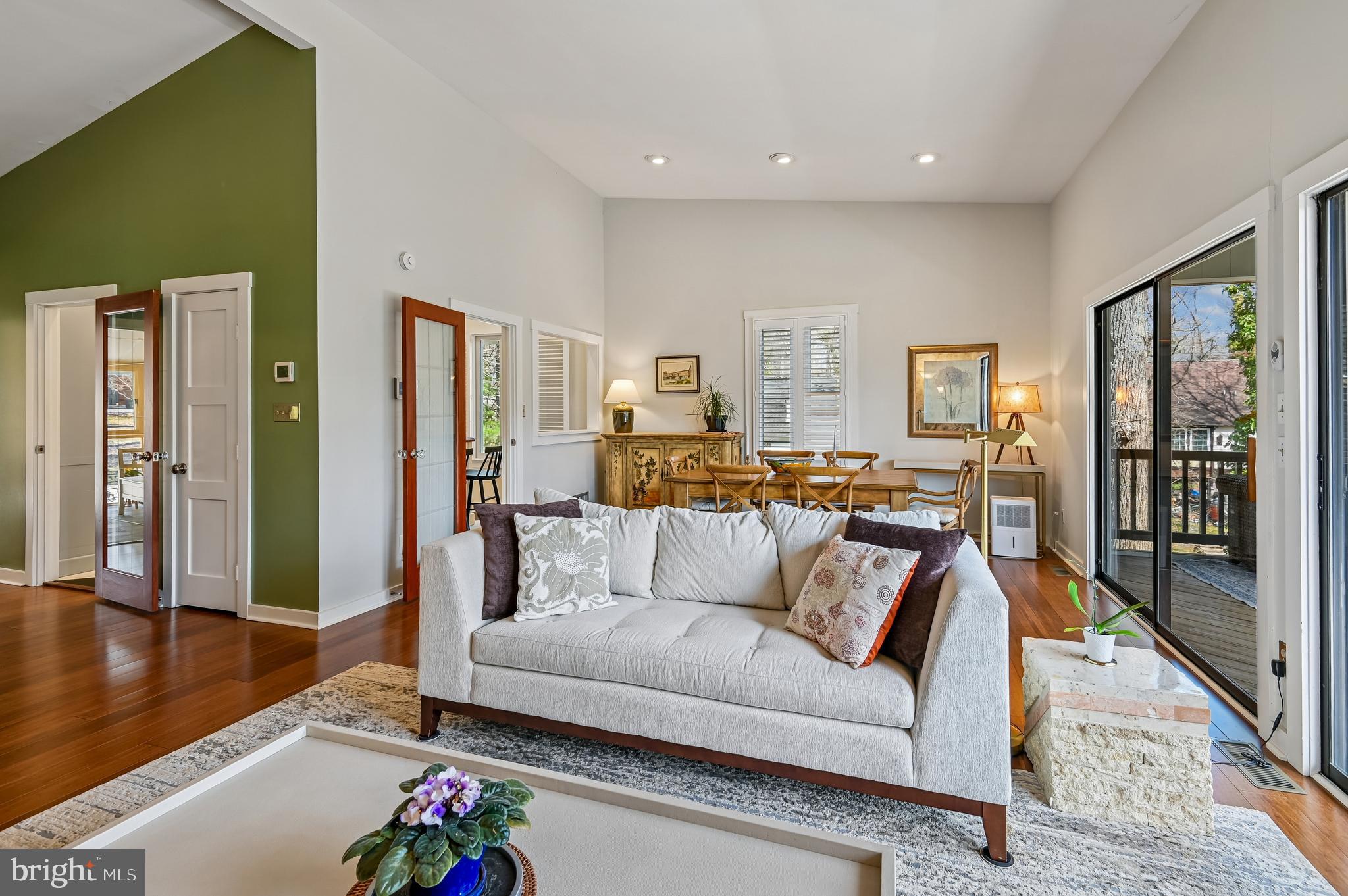 2654 Ogleton Road Annapolis, MD 21403 - Photo 9 of 47 Open and bright with soaring ceilings