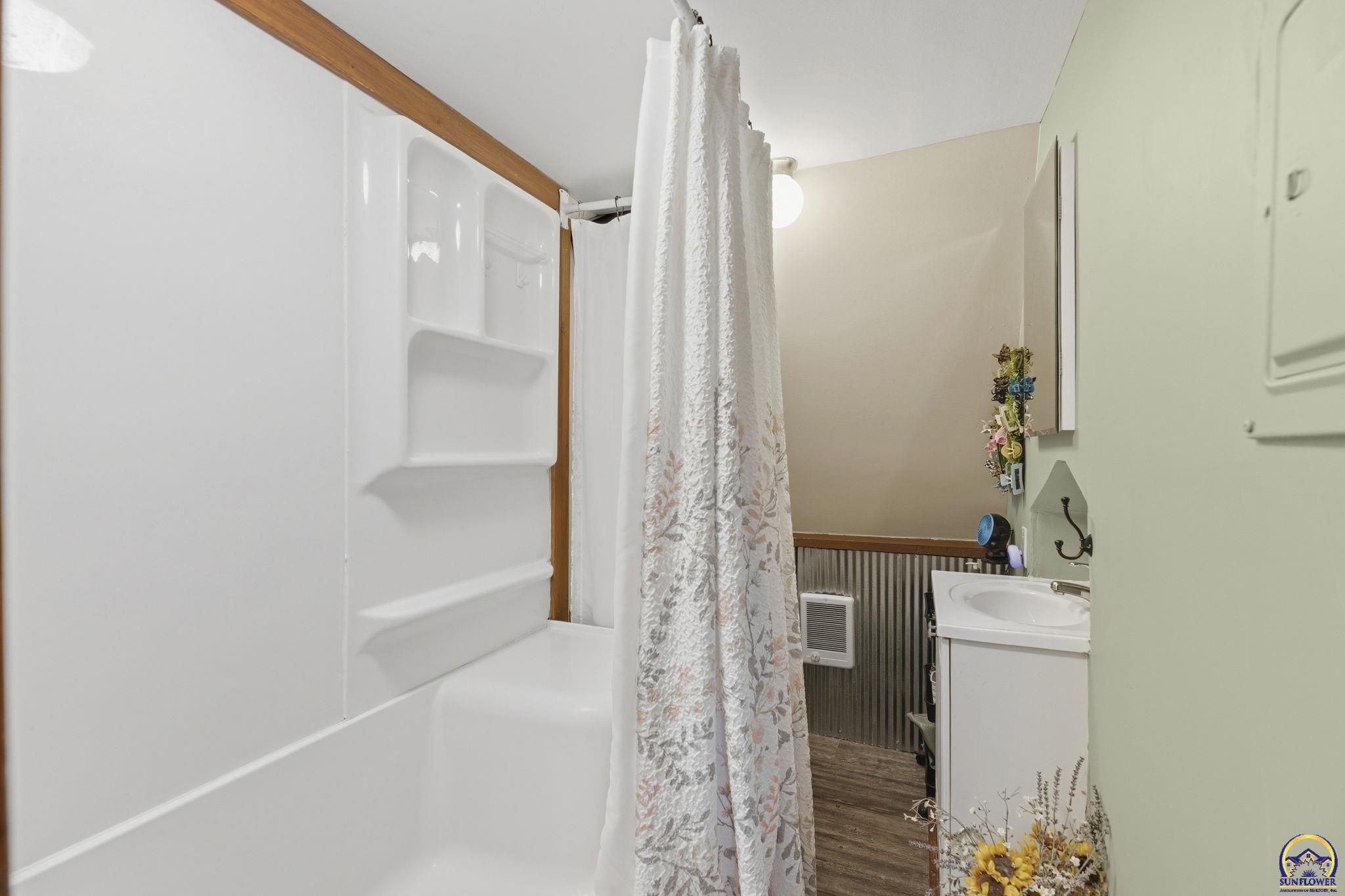 2314 Dragoon Lane Vassar, KS 66543 - Photo 4 of 38