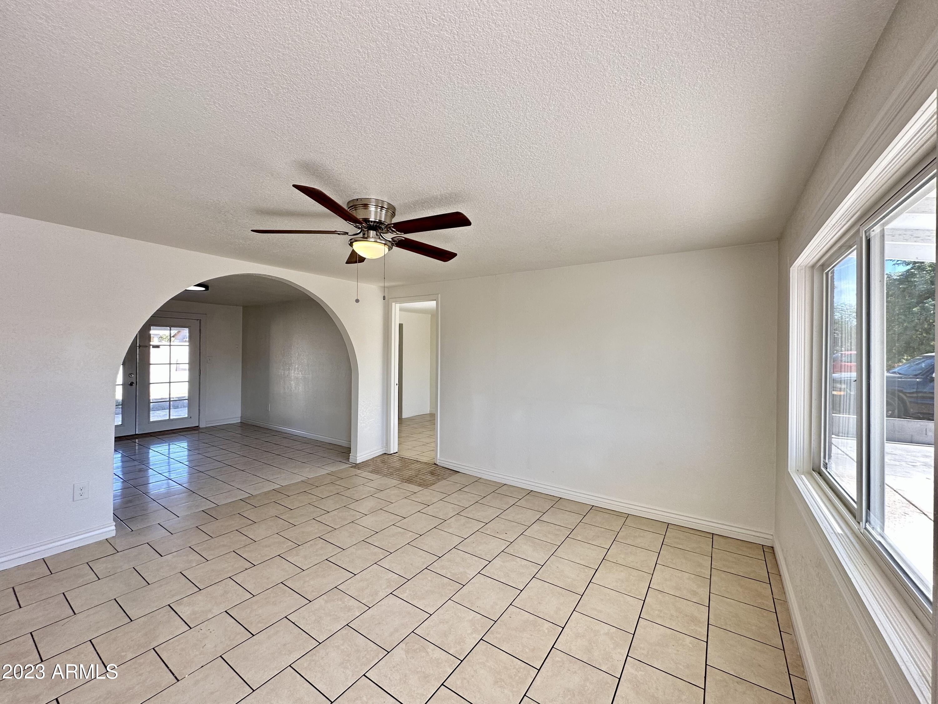 6242 West Coronado Road Phoenix, AZ 85035 - Photo 3 of 41 Living room - Entry