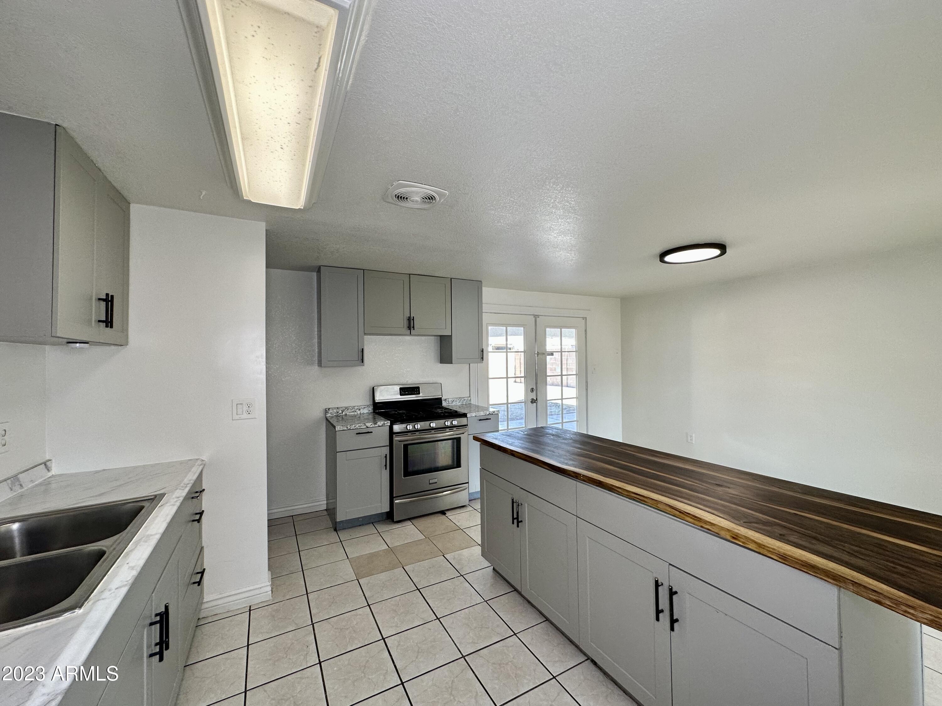 6242 West Coronado Road Phoenix, AZ 85035 - Photo 10 of 41 Kitchen