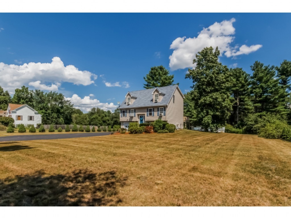 65 Lawrence Road Salem, NH 03079 - Photo 2 of 26