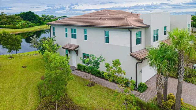 $3,650 | 4830 Navali Drive, Unit 4830, Lake Worth, FL 33467