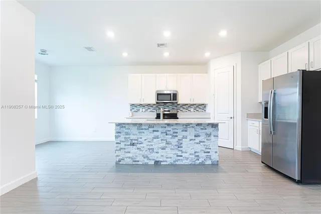 $3,650 | 4830 Navali Drive, Unit 4830, Lake Worth, FL 33467