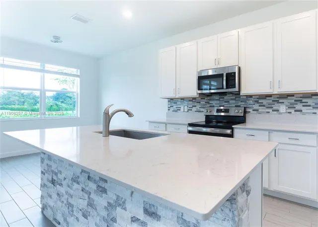 $3,650 | 4830 Navali Drive, Unit 4830, Lake Worth, FL 33467