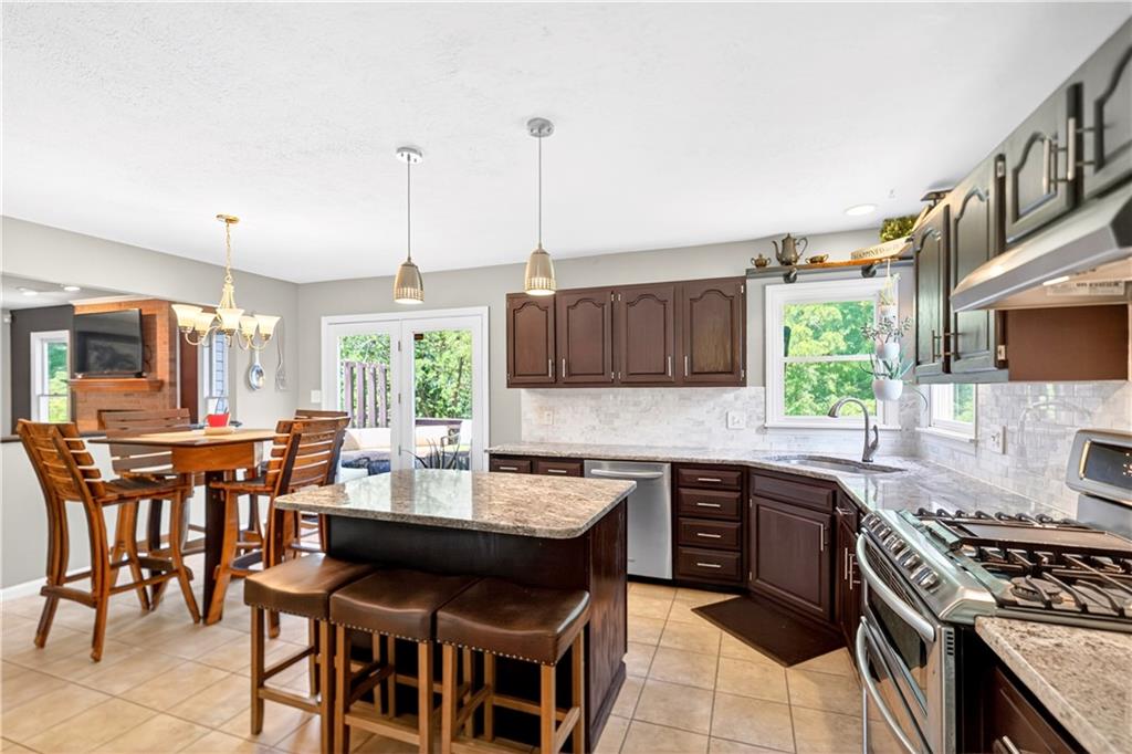 7020 Franklin Road Seven Fields, PA 16046 - Photo 3 of 36