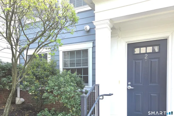 $2,250 | 2 Westwood Drive, Unit 2, Stamford, CT 06902