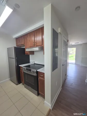 $2,400 | 2 Westwood Drive, Unit 2, Stamford, CT 06902