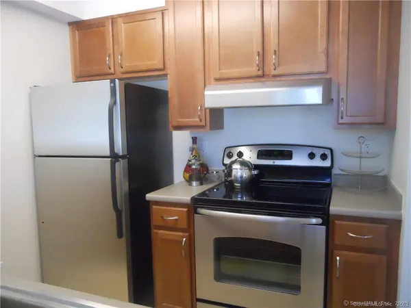 $2,400 | 2 Westwood Drive, Unit 2, Stamford, CT 06902