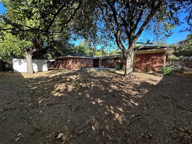 $2,495 | 6200 Windermere Place, Fort Worth, TX 76112