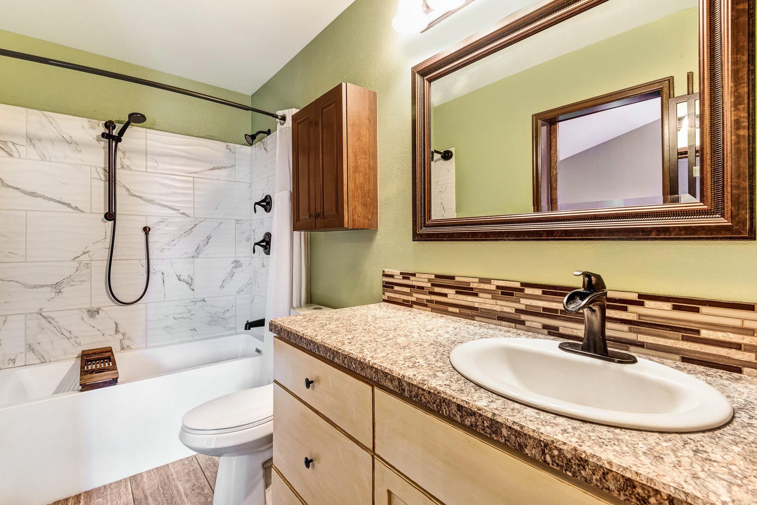 20592 Dylan Loop Bend, OR 97702 - Photo 17 of 24 Mater Bath w/tiled shower & dual heads