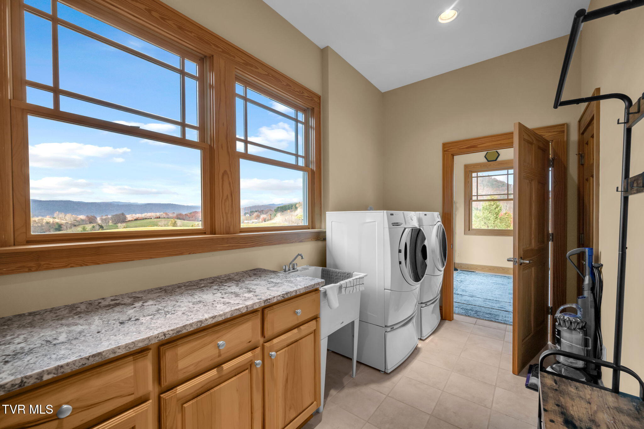 1869 Dry Hill Road Butler, TN 37640 - Photo 16 of 38 34-web-or-mls-_EXT7299