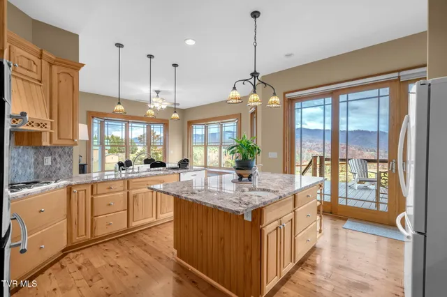 $999,900 | 1869 Dry Hill Road, Butler, TN 37640