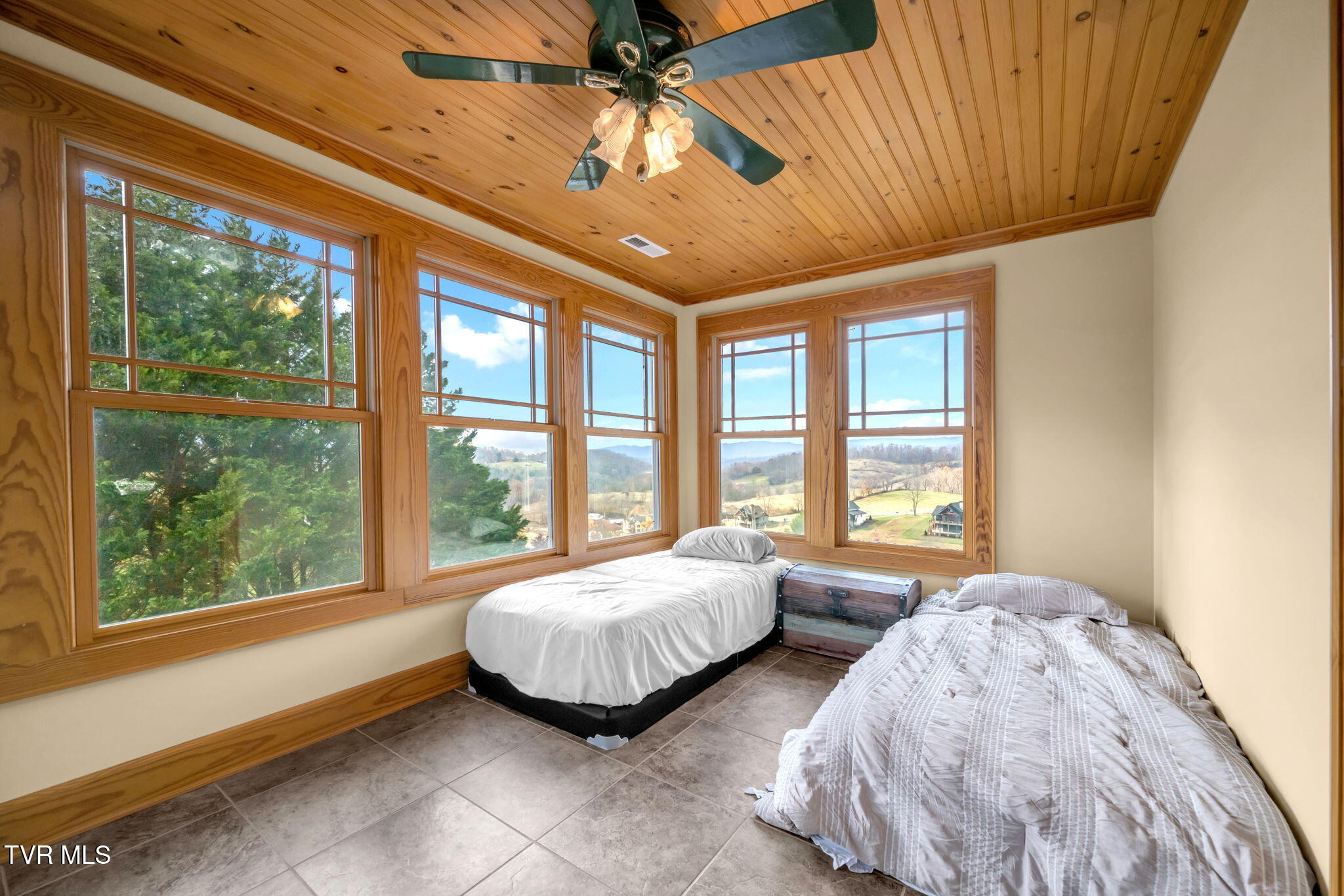 1869 Dry Hill Road Butler, TN 37640 - Photo 26 of 38 52-web-or-mls-_EXT7404