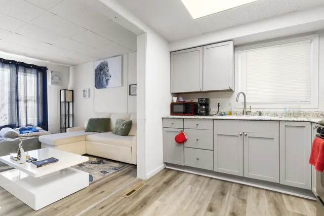 $599,000 | 104 East Clarence Street, Unit 106, Milwaukee, WI 53207