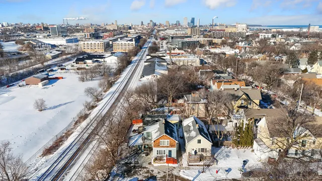 $599,000 | 104 East Clarence Street, Unit 106, Milwaukee, WI 53207