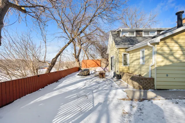 $599,000 | 104 East Clarence Street, Unit 106, Milwaukee, WI 53207