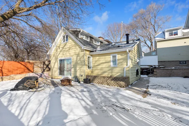 $599,000 | 104 East Clarence Street, Unit 106, Milwaukee, WI 53207