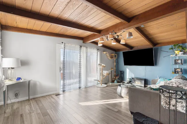 $599,000 | 104 East Clarence Street, Unit 106, Milwaukee, WI 53207