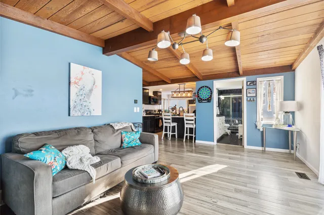 $599,000 | 104 East Clarence Street, Unit 106, Milwaukee, WI 53207