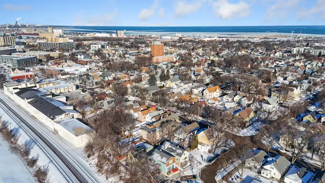 $599,000 | 104 East Clarence Street, Unit 106, Milwaukee, WI 53207