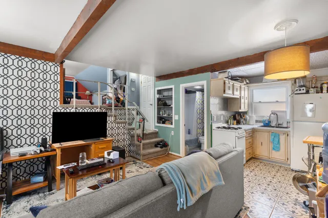 $599,000 | 104 East Clarence Street, Unit 106, Milwaukee, WI 53207