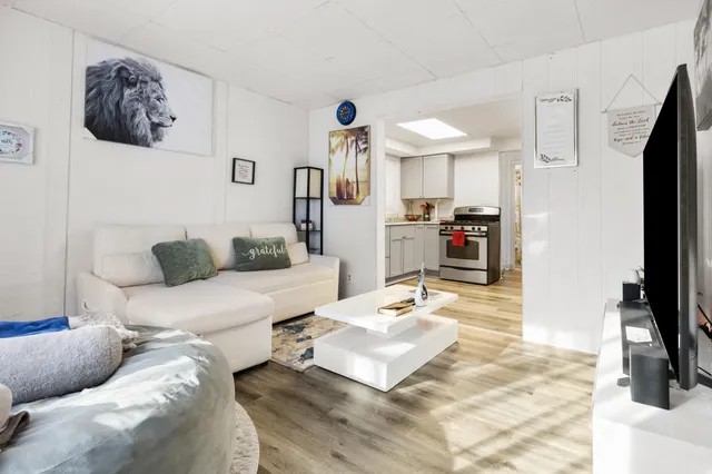 $599,000 | 104 East Clarence Street, Unit 106, Milwaukee, WI 53207