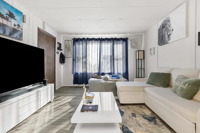 $599,000 | 104 East Clarence Street, Unit 106, Milwaukee, WI 53207