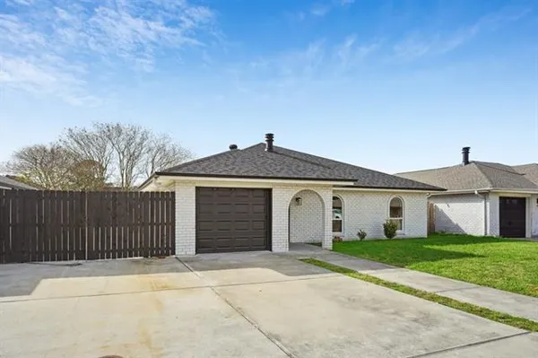 $2,000 | 421 Pellerin Drive, Kenner, LA 70065