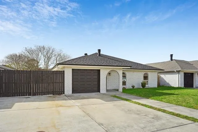 $2,000 | 421 Pellerin Drive, Kenner, LA 70065