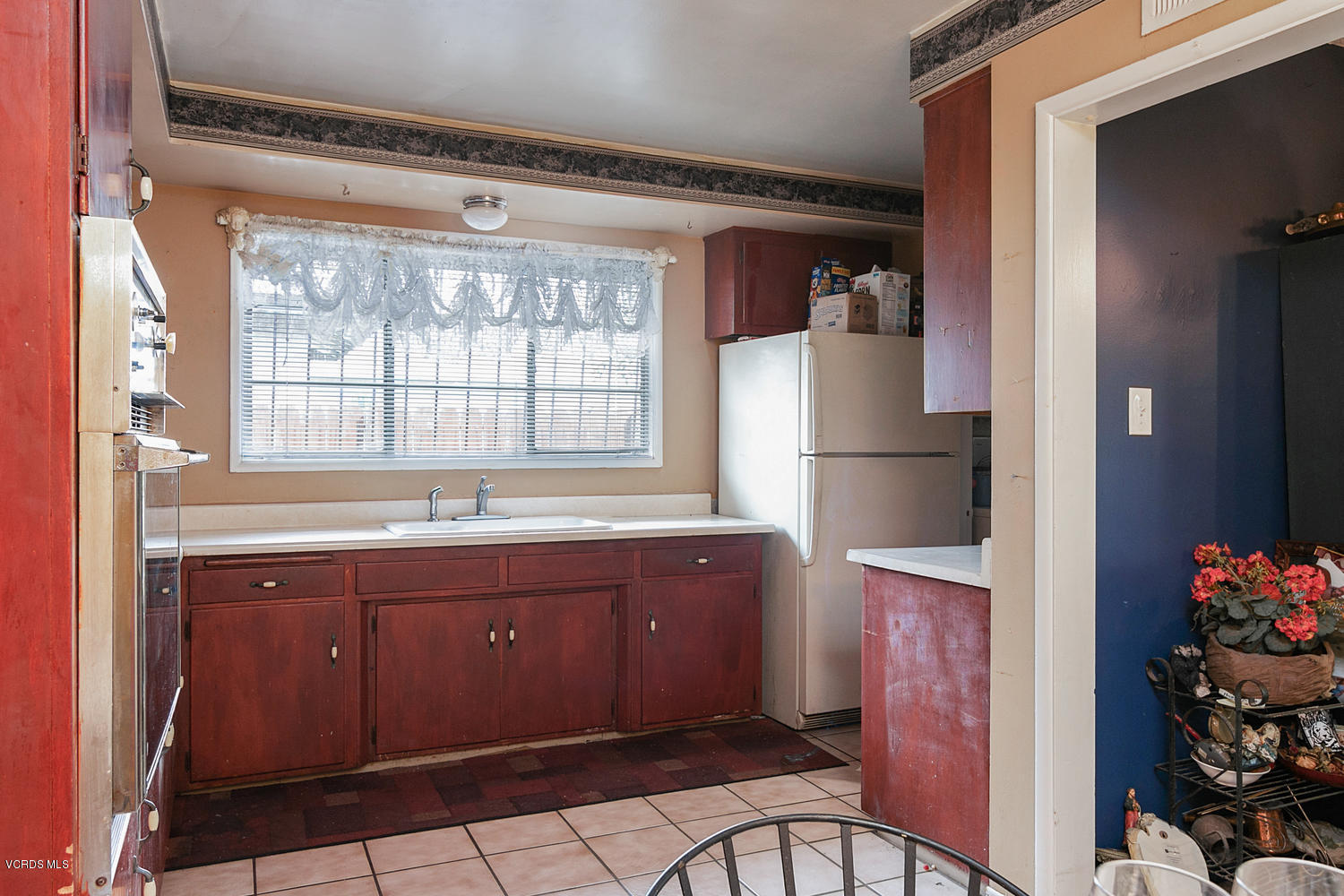 912 West Roderick Avenue Oxnard, CA 93030 - Photo 8 of 28 912 W Roderick Ave-008-1-Kitchen-MLS_Siz