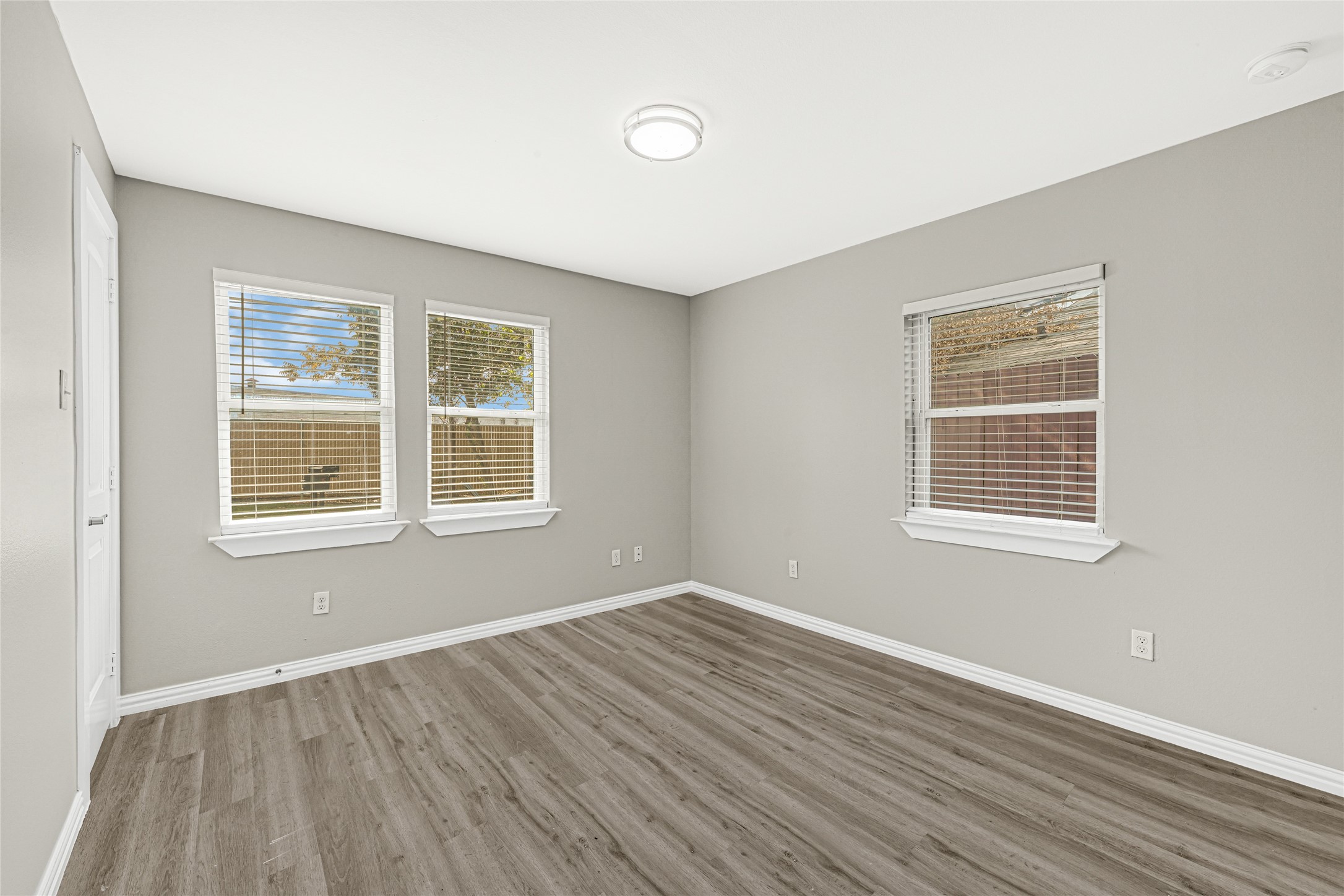 4326 Alconbury Lane, Unit 8 Houston, TX 77021 - Photo 20 of 28 a view of an empty room with wooden floor and a window