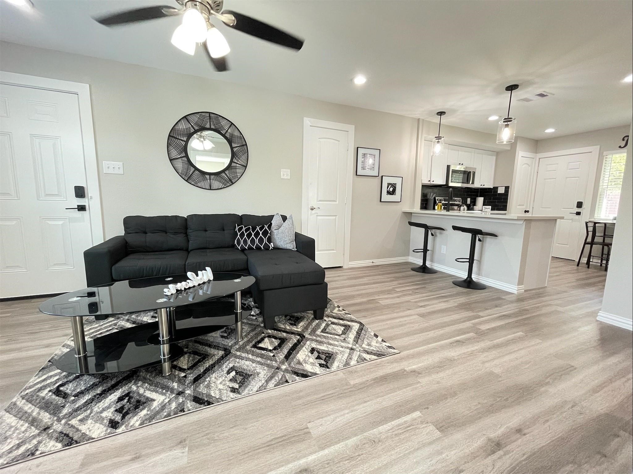 4326 Alconbury Lane, Unit 8 Houston, TX 77021 - Photo 7 of 28 a living room with furniture and a wooden floor