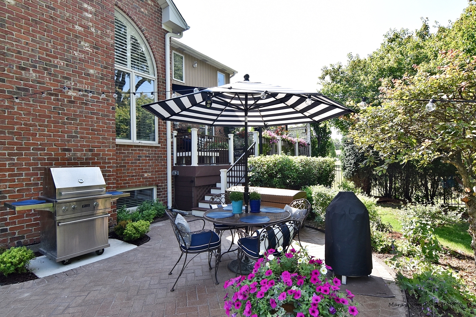 1914 North Ridge Avenue Arlington Heights, IL 60004 - Photo 44 of 50 a view of a patio with table and chairs and potted plants