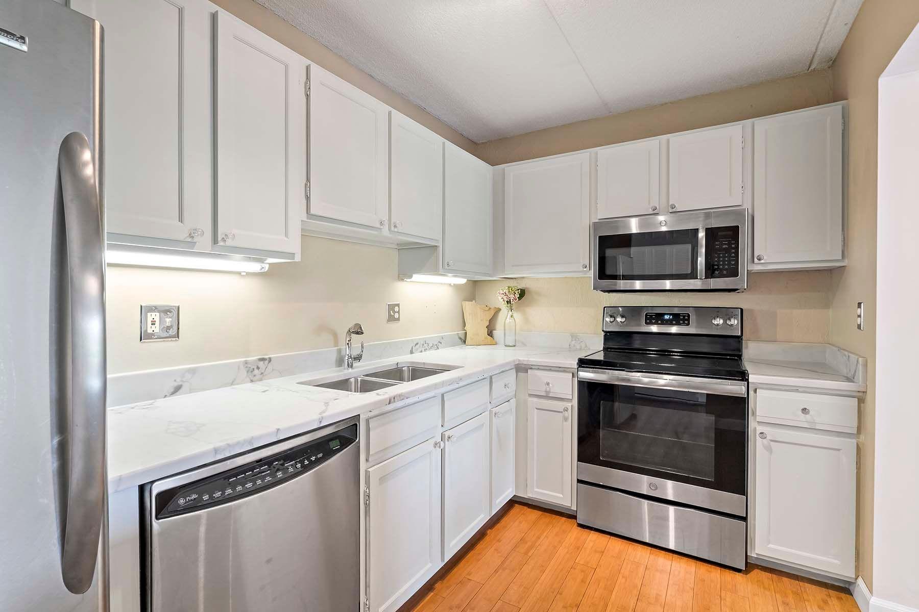10411 Cedar Lake Road, Unit 413 Minnetonka, MN 55305 - Photo 1 of 1