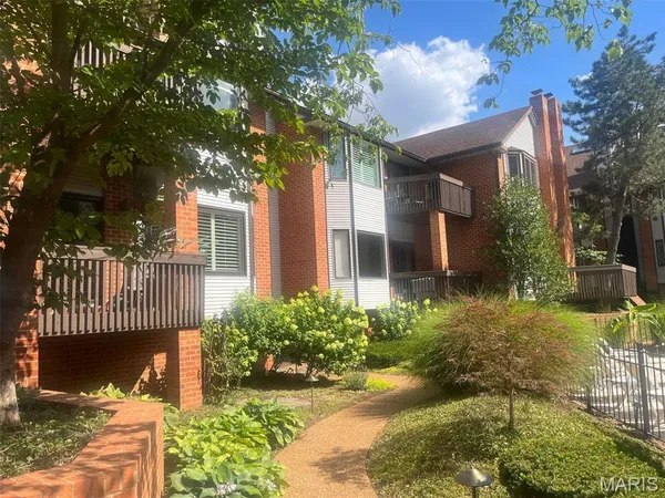 $419,000 | 4444 Lindell Boulevard, Unit 6, St. Louis, MO 63108