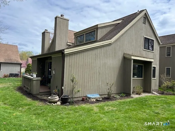 $389,000 | 13 Algonquin Lane, Unit C, Stratford, CT 06614