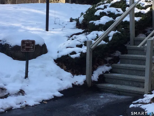 $399,000 | 13 Algonquin Lane, Unit C, Stratford, CT 06614