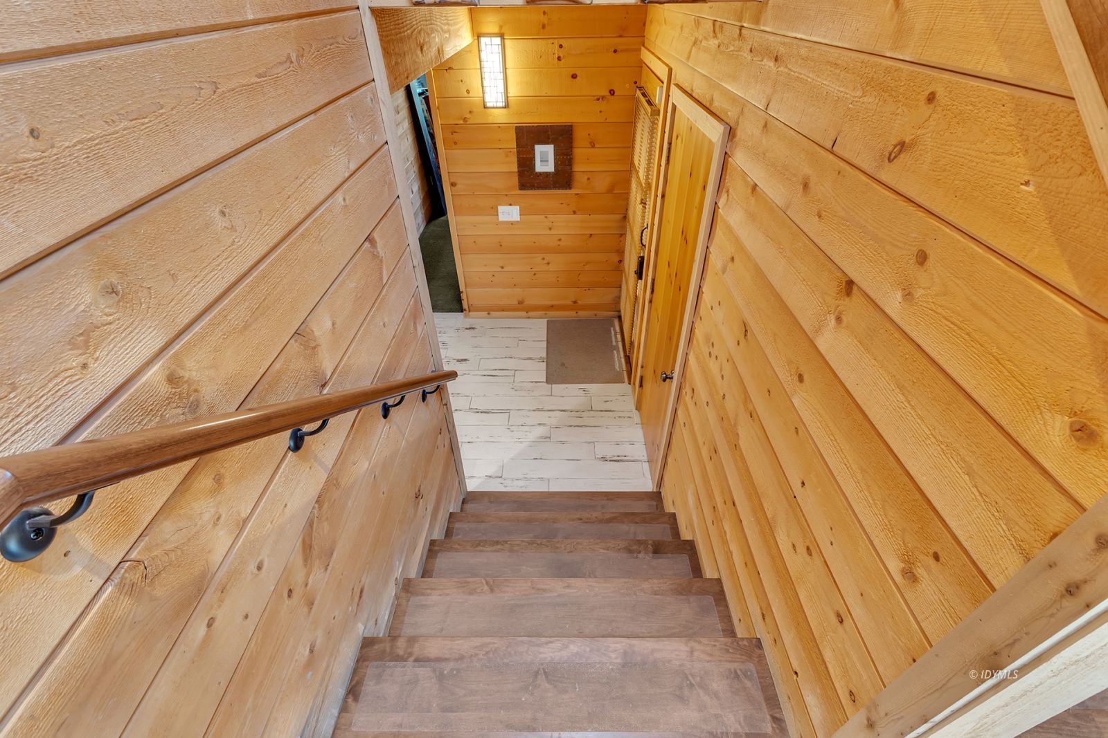 24924 Fern Valley Road Idyllwild, CA 92549 - Photo 18 of 72 a view of a balcony