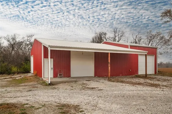 $435,000 | 3958 Louisiana Road, Ottawa, KS 66067