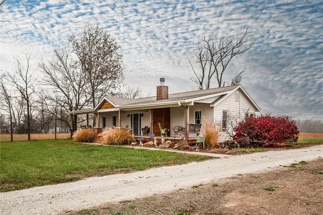 $450,000 | 3958 Louisiana Road, Ottawa, KS 66067