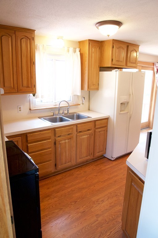 4 Bounty Road Oxford, MA 01540 - Photo 5 of 20 Gallery Image 5