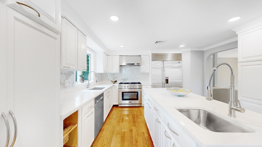 14 Tournament Road Natick, MA 01760 - Photo 5 of 34